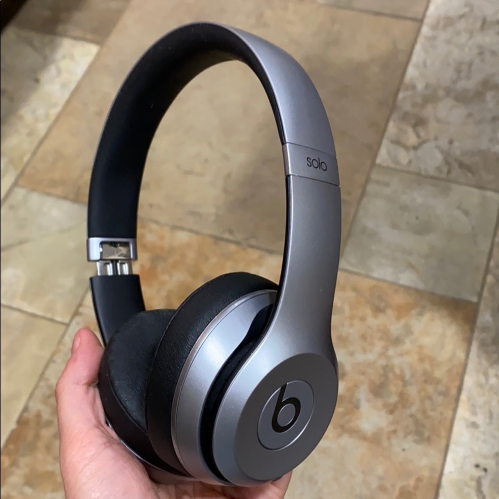 Beats solo 2 wireless headphones